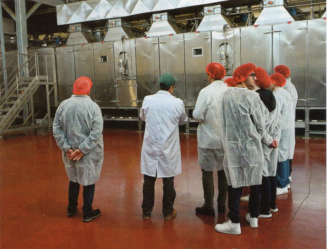 Gli studenti in visita allo stabilimento IDA
